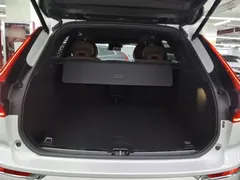 2021 Volvo XC60 4WD Luxury, белый — фото 19