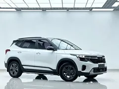 2023 Kia Seltos 1.5L CVT Luxury, белый — фото 3