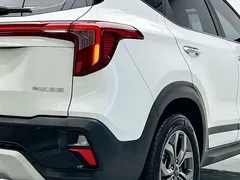2023 Kia Seltos 1.5L CVT Luxury, белый — фото 8