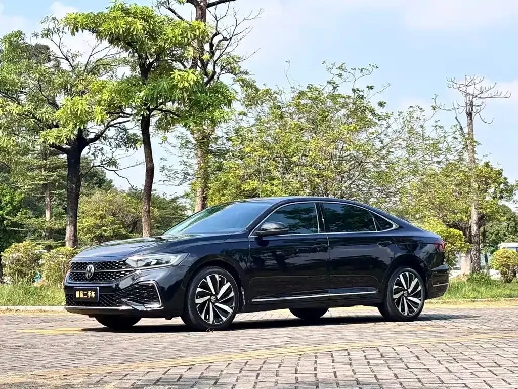 2022 Volkswagen Passat 330TSI Elite