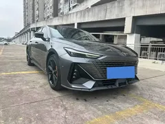 2022 Changan UNI-V 1.5T Premium — фото 3