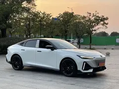 2023 Changan UNI-V 1.5T Sport, белый — фото 3