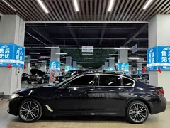 2023 BMW 5 Series 530Li xDrive M Sport Package, чёрный — фото 17