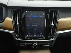 2022 Volvo S90 T8 PHEV Luxury, белый — фото 12