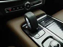 2022 Volvo S90 T8 PHEV Luxury, белый — фото 13