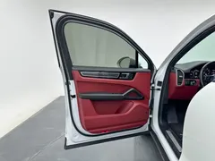 2023 Porsche Cayenne 3.0T Platinum Edition, белый — фото 11