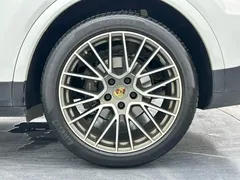 2023 Porsche Cayenne 3.0T Platinum Edition, белый — фото 31