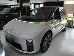 2025 Li Auto i8 Standard — фото 1