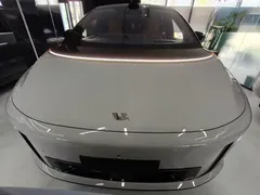 2025 Li Auto i8 Standard — фото 3