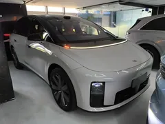 2025 Li Auto i8 Standard — фото 4