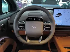 2025 Li Auto i8 Standard — фото 11