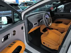 2025 Li Auto i8 Standard — фото 16