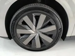 2025 Li Auto i8 Standard — фото 23