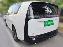 2024 Li Auto MEGA Ultra, белый — фото 4