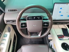 2024 Li Auto MEGA Ultra, белый — фото 11