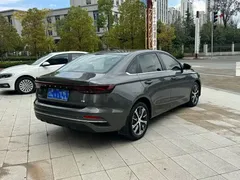 2022 Geely Emgrand 4th Gen 1.5L CVT Premium — фото 4