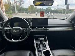 2022 Geely Emgrand 4th Gen 1.5L CVT Premium — фото 7