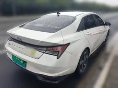 2021 Hyundai Elantra 1.5L CVT LUX Premium, белый — фото 4