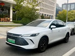 2026 BYD Qin PLUS DM-i PHEV 128km Entry, белый — фото 1