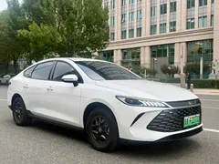 2026 BYD Qin PLUS DM-i PHEV 128km Entry, белый — фото 3