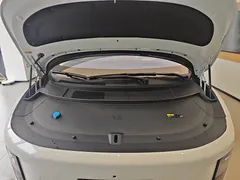 2025 Li Auto i8 Standard, белый — фото 5