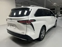 2021 Toyota Sienna 2.5L Hybrid Luxury, белый — фото 4