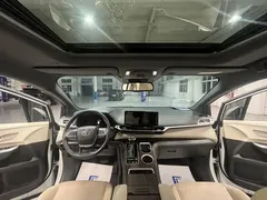 2021 Toyota Sienna 2.5L Hybrid Luxury, белый — фото 9