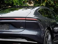 2025 Nio ET9 102kWh Launch Limited Edition, синий — фото 6