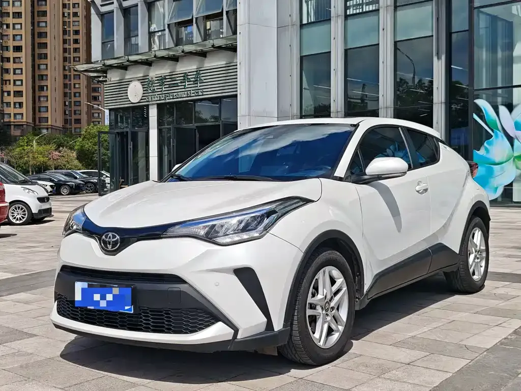 2022 Toyota C-HR 2.0L Leading
