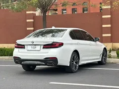 2023 BMW 5 Series 530Li Leading M Sport Package, белый — фото 8