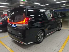 2020 Lexus LM 300h 7-seat, чёрный — фото 4