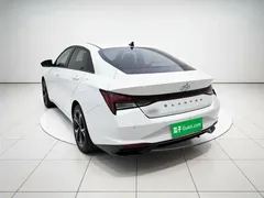 2022 Hyundai Elantra 1.5L CVT LUX Premium, белый — фото 4