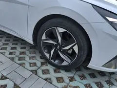 2022 Hyundai Elantra 1.5L CVT LUX Premium, белый — фото 8