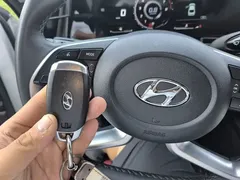 2022 Hyundai Elantra 1.5L CVT LUX Premium, белый — фото 9