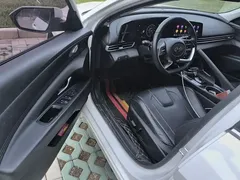 2022 Hyundai Elantra 1.5L CVT LUX Premium, белый — фото 17