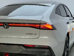 2022 Changan UNI-V 1.5T Premium — фото 17