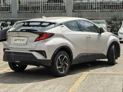 2023 Toyota C-HR 2.0L Luxury — фото 4
