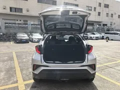 2023 Toyota C-HR 2.0L Luxury — фото 6