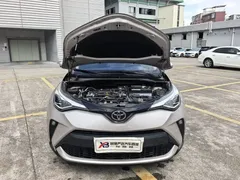 2023 Toyota C-HR 2.0L Luxury — фото 7
