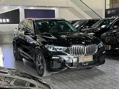 2021 BMW X5 xDrive40i Premium M Sport Package, чёрный — фото 3