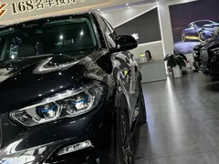 2021 BMW X5 xDrive40i Premium M Sport Package, чёрный — фото 4