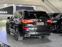 2021 BMW X5 xDrive40i Premium M Sport Package, чёрный — фото 5
