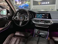 2021 BMW X5 xDrive40i Premium M Sport Package, чёрный — фото 13