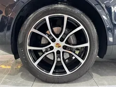 2023 Porsche Cayenne 3.0T Platinum Edition, синий — фото 22