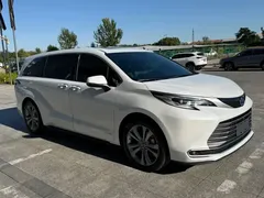 2023 Toyota Sienna 2.5L Hybrid Premium, белый — фото 3