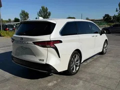 2023 Toyota Sienna 2.5L Hybrid Premium, белый — фото 4