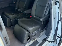 2023 Toyota Sienna 2.5L Hybrid Premium, белый — фото 9