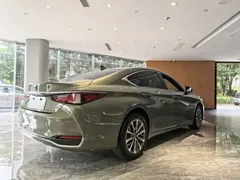 2023 Lexus ES 200 Excellence, зелёный — фото 7