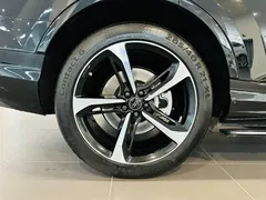 2023 Audi Q7 55 TFSI quattro S line Sport, чёрный — фото 16