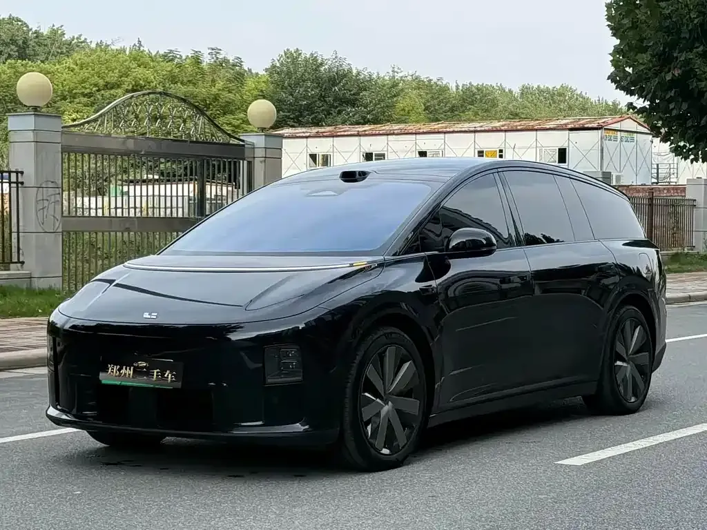 2025 Li Auto i8 Standard